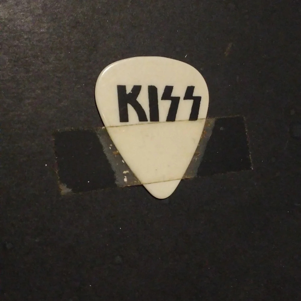 KISS 1977 Kiss Promotional Guitar Pick Met Center Bloomington Minnesota - Picture 5 of 7